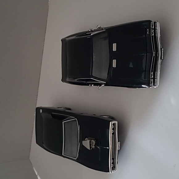 🚗 1:24 scale diecast Chevelle & Charger Welly & Universal Stuios - Picture 5 of 13